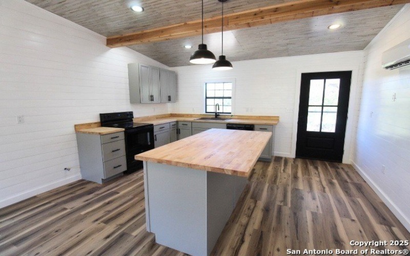 403 Private Road 1523, Bandera, TX 78003, 2 Habitaciones Habitaciones , ,2 BañosBaños,Residential,En Venta,403 Private Road 1523,0,1856658