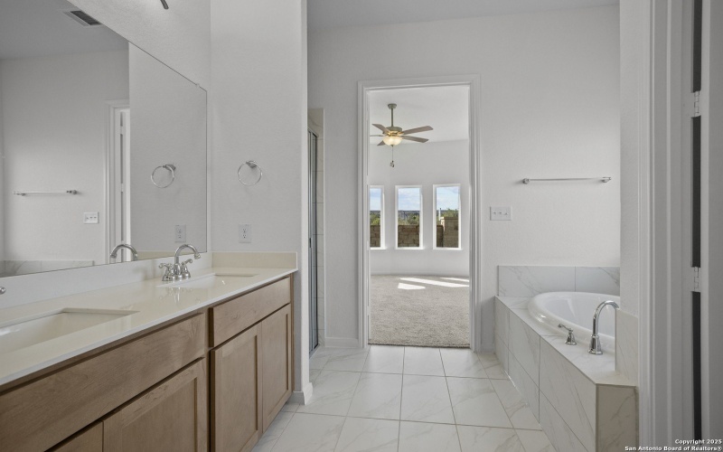 1851 Bighorn Trail, New Braunfels, TX 78132, 3 Habitaciones Habitaciones , ,3 BañosBaños,Residential,En Venta,1851 Bighorn Trail,0,1859321