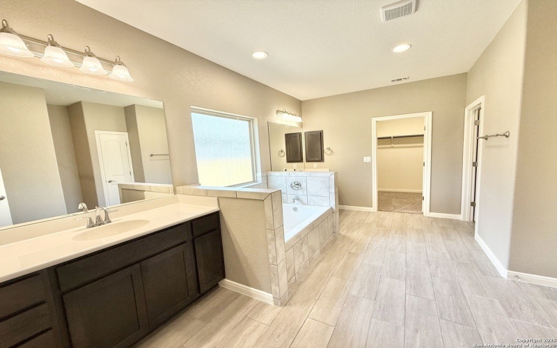 207 Valley Forge, Pleasanton, TX 78064, 4 Habitaciones Habitaciones , ,3 BañosBaños,Residential,En Venta,207 Valley Forge,0,1859679