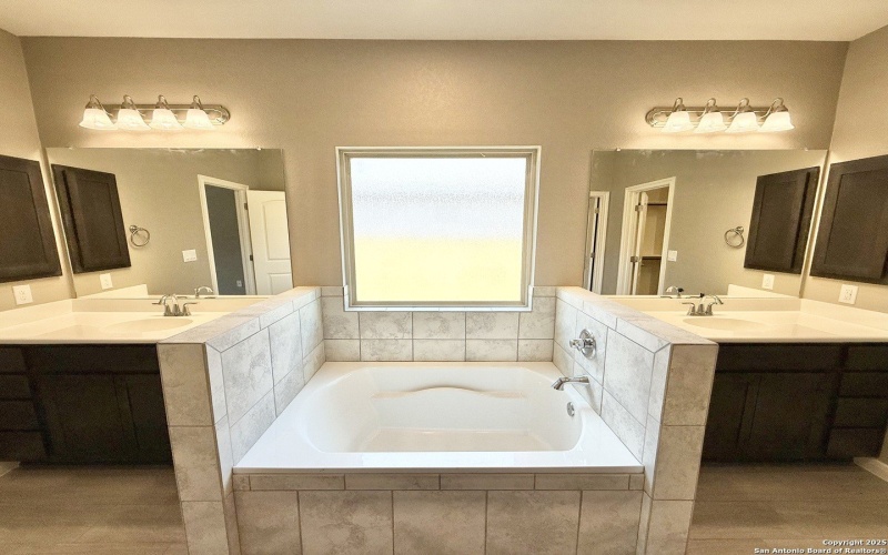 207 Valley Forge, Pleasanton, TX 78064, 4 Habitaciones Habitaciones , ,3 BañosBaños,Residential,En Venta,207 Valley Forge,0,1859679