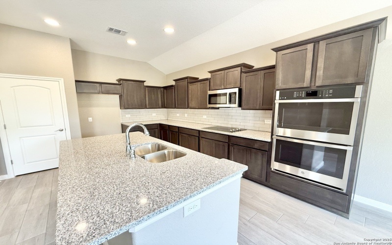 207 Valley Forge, Pleasanton, TX 78064, 4 Habitaciones Habitaciones , ,3 BañosBaños,Residential,En Venta,207 Valley Forge,0,1859679