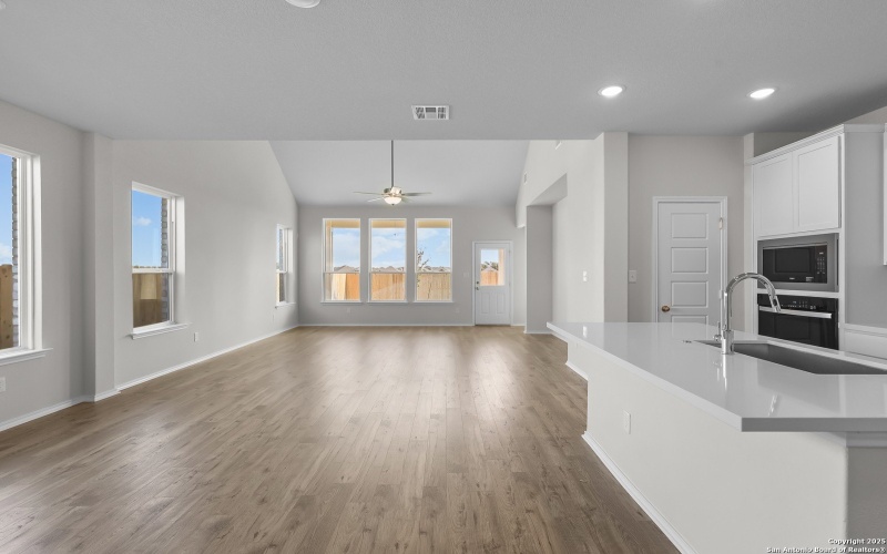 646 Broomsedge St, New Braunfels, TX 78130, 4 Habitaciones Habitaciones , ,2 BañosBaños,Residential,En Venta,646 Broomsedge St,0,1862481