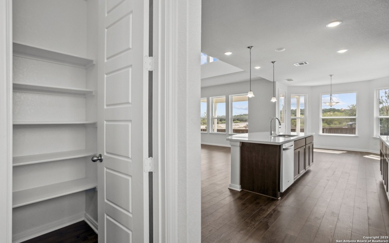 2804 Reeves Ln, Schertz, TX 78108, 5 Bedrooms Bedrooms, ,5 BathroomsBathrooms,Residential,For Sale,2804 Reeves Ln,0,1862523