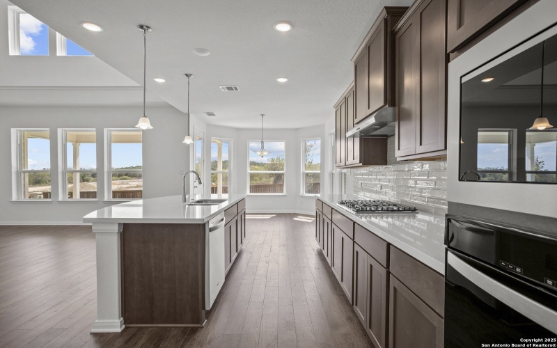 2804 Reeves Ln, Schertz, TX 78108, 5 Bedrooms Bedrooms, ,5 BathroomsBathrooms,Residential,For Sale,2804 Reeves Ln,0,1862523