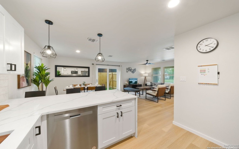 1104 S Gevers St, San Antonio, TX 78203, 3 Habitaciones Habitaciones , ,2 BañosBaños,Residential,En Venta,1104 S Gevers St,0,1865858