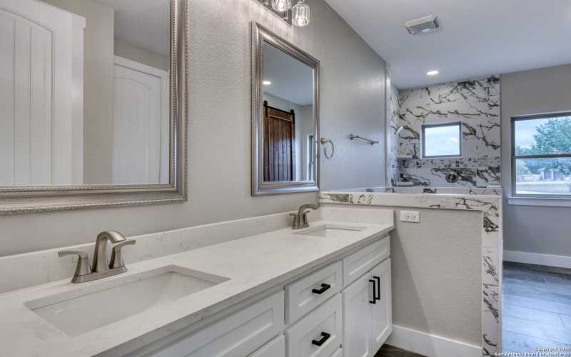 140 Horsehoe Falls, Bandera, TX 78003, 4 Habitaciones Habitaciones , ,3 BañosBaños,Residential,En Venta,140 Horsehoe Falls,0,1867367