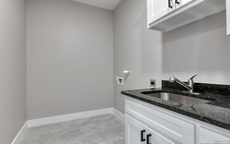 140 Horsehoe Falls, Bandera, TX 78003, 4 Habitaciones Habitaciones , ,3 BañosBaños,Residential,En Venta,140 Horsehoe Falls,0,1867367