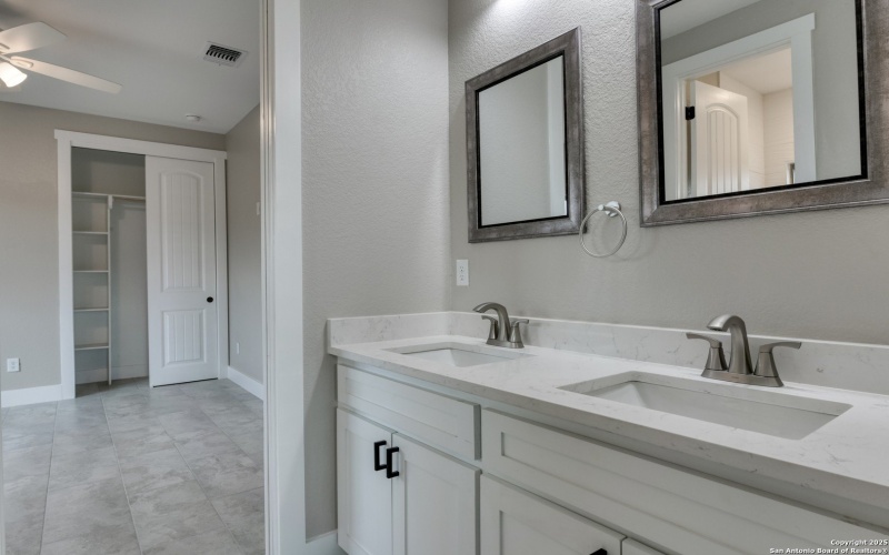 140 Horsehoe Falls, Bandera, TX 78003, 4 Habitaciones Habitaciones , ,3 BañosBaños,Residential,En Venta,140 Horsehoe Falls,0,1867367