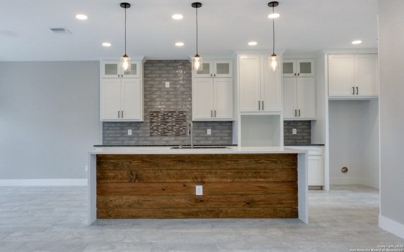 140 Horsehoe Falls, Bandera, TX 78003, 4 Habitaciones Habitaciones , ,3 BañosBaños,Residential,En Venta,140 Horsehoe Falls,0,1867367