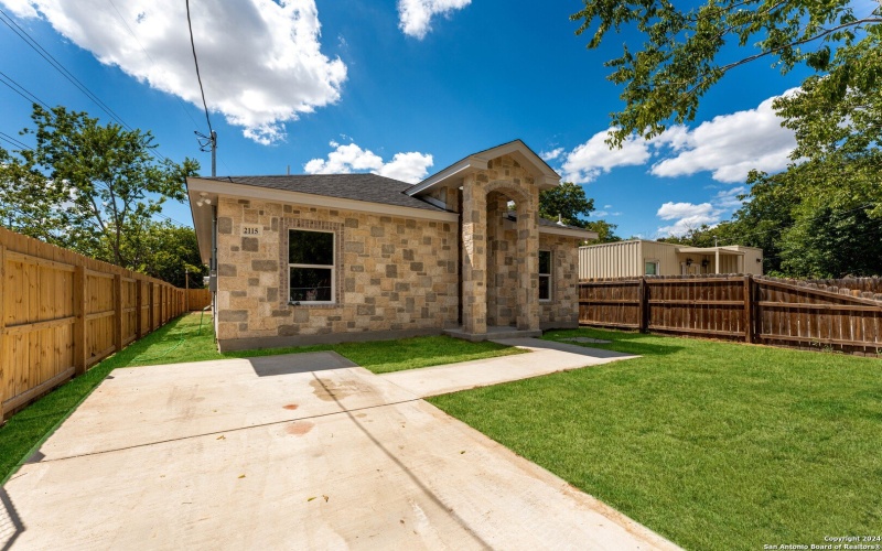 2115 SW 19TH ST, San Antonio, TX 78207, 3 Habitaciones Habitaciones , ,2 BañosBaños,Residential,En Venta,2115 SW 19TH ST,0,1838357