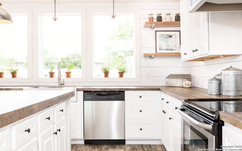 4915 Palomino Way, San Marcos, TX 78666, 4 Habitaciones Habitaciones , ,3 BañosBaños,Residential,En Venta,4915 Palomino Way,0,1841198