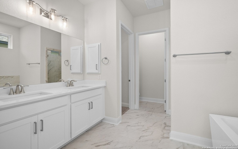 141 Rosanna Ridge, Universal City, TX 78148-3464, 3 Habitaciones Habitaciones , ,2 BañosBaños,Residential,En Venta,141 Rosanna Ridge,0,1848862