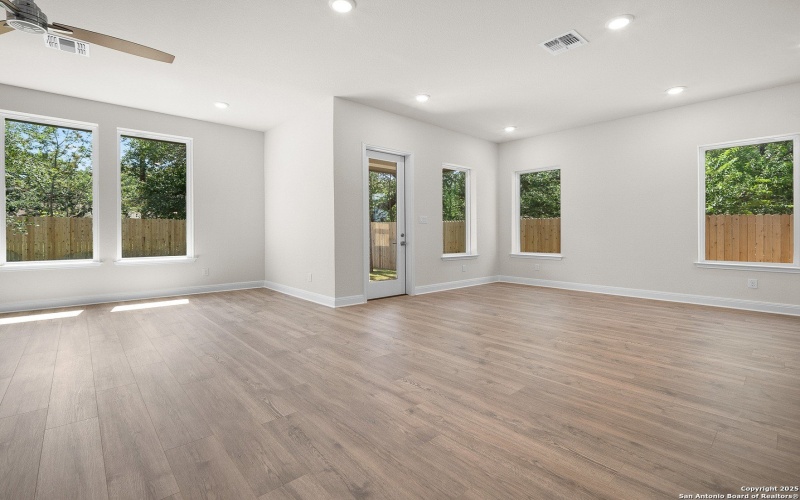 141 Rosanna Ridge, Universal City, TX 78148-3464, 3 Habitaciones Habitaciones , ,2 BañosBaños,Residential,En Venta,141 Rosanna Ridge,0,1848862