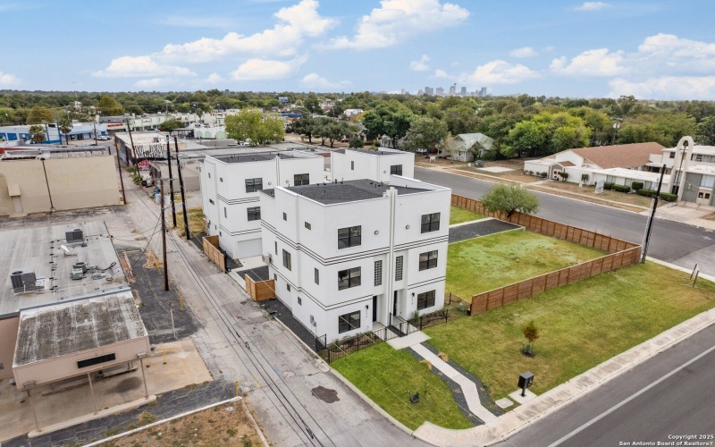 3214 N Elmendorf unit: 102 #102, San Antonio, TX 78201, 3 Habitaciones Habitaciones , ,3 BañosBaños,Residential,En Venta,3214 N Elmendorf unit: 102,0,1878112