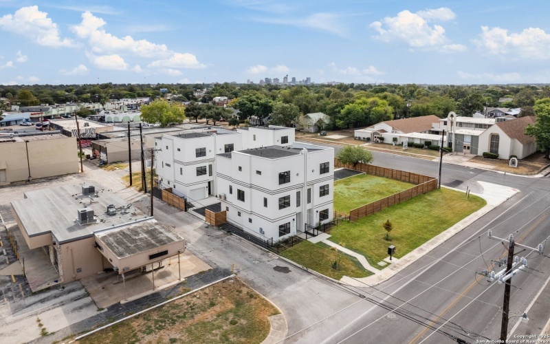 3214 N Elmendorf unit: 102 #102, San Antonio, TX 78201, 3 Habitaciones Habitaciones , ,3 BañosBaños,Residential,En Venta,3214 N Elmendorf unit: 102,0,1878112