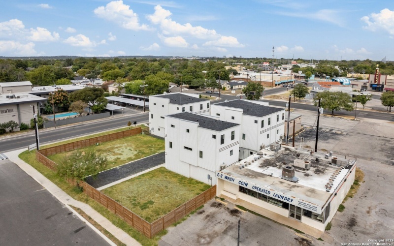3214 N Elmendorf unit: 102 #102, San Antonio, TX 78201, 3 Habitaciones Habitaciones , ,3 BañosBaños,Residential,En Venta,3214 N Elmendorf unit: 102,0,1878112