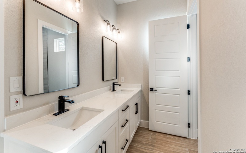 113 Pioneer Trail, Adkins, TX 78101, 5 Bedrooms Bedrooms, ,3 BathroomsBathrooms,Residential,For Sale,113 Pioneer Trail,0,1878480