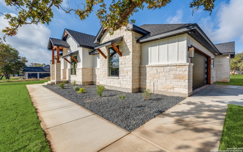 113 Pioneer Trail, Adkins, TX 78101, 5 Bedrooms Bedrooms, ,3 BathroomsBathrooms,Residential,For Sale,113 Pioneer Trail,0,1878480