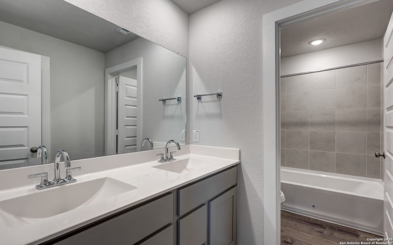 9982 Forestier Grn, San Antonio, TX 78214, 5 Habitaciones Habitaciones , ,3 BañosBaños,Residential,En Venta,9982 Forestier Grn,0,1879271