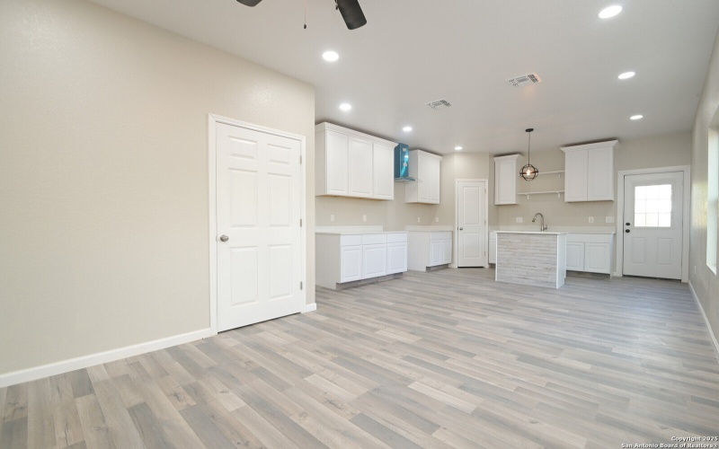 165 N San Felipe, San Antonio, TX 78237, 3 Bedrooms Bedrooms, ,2 BathroomsBathrooms,Residential,For Sale,165 N San Felipe,0,1879454