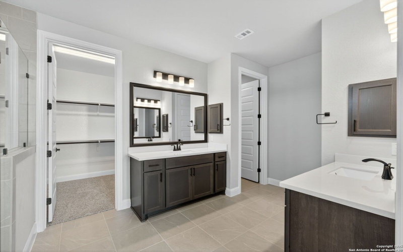 221 Janice Avenue, Castroville, TX 78009, 4 Habitaciones Habitaciones , ,3 BañosBaños,Residential,En Venta,221 Janice Avenue,0,1880516