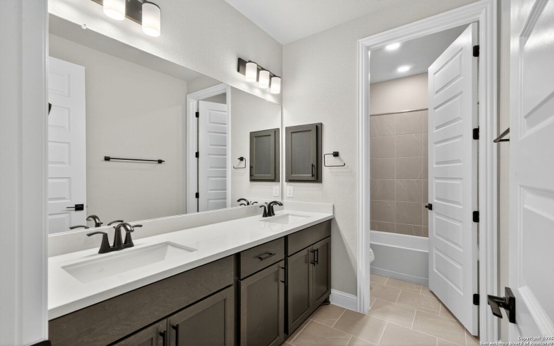 221 Janice Avenue, Castroville, TX 78009, 4 Habitaciones Habitaciones , ,3 BañosBaños,Residential,En Venta,221 Janice Avenue,0,1880516