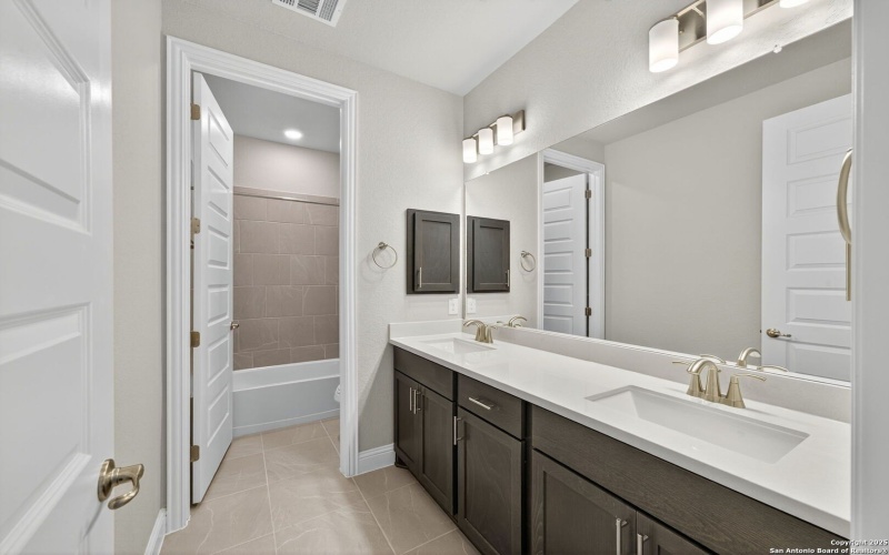 242 Janice Avenue, Castroville, TX 78009, 4 Habitaciones Habitaciones , ,3 BañosBaños,Residential,En Venta,242 Janice Avenue,0,1880852