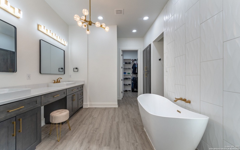 222 Colonial, La Vernia, TX 78121, 4 Bedrooms Bedrooms, ,3 BathroomsBathrooms,Residential,For Sale,222 Colonial,0,1870953