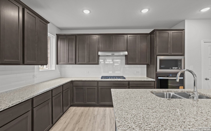 653 Broomsedge St, New Braunfels, TX 78130, 4 Habitaciones Habitaciones , ,3 BañosBaños,Residential,En Venta,653 Broomsedge St,0,1871588