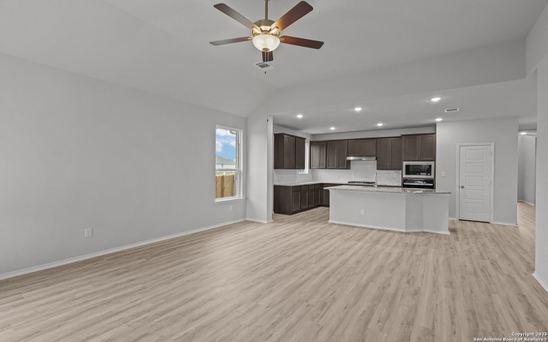 653 Broomsedge St, New Braunfels, TX 78130, 4 Habitaciones Habitaciones , ,3 BañosBaños,Residential,En Venta,653 Broomsedge St,0,1871588