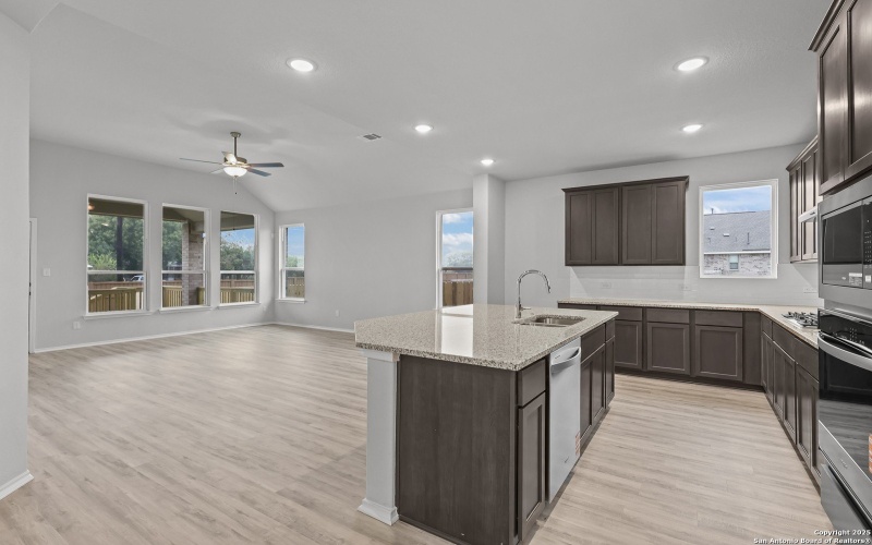 653 Broomsedge St, New Braunfels, TX 78130, 4 Habitaciones Habitaciones , ,3 BañosBaños,Residential,En Venta,653 Broomsedge St,0,1871588