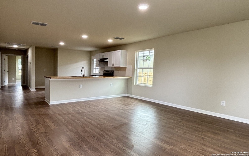 700 E 5th, Nixon, TX 78140, 4 Habitaciones Habitaciones , ,2 BañosBaños,Residential,En Venta,700 E 5th,0,1874075