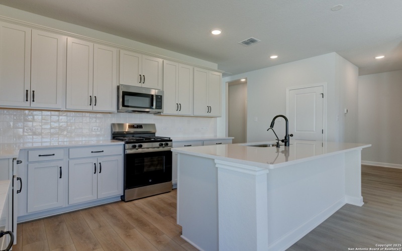 137 Beveridge, Seguin, TX 78155, 4 Habitaciones Habitaciones , ,2 BañosBaños,Residential,En Venta,137 Beveridge,0,1888299