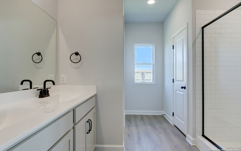 137 Beveridge, Seguin, TX 78155, 4 Habitaciones Habitaciones , ,2 BañosBaños,Residential,En Venta,137 Beveridge,0,1888299