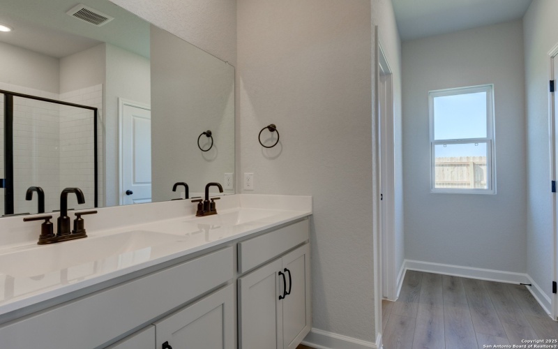 137 Beveridge, Seguin, TX 78155, 4 Habitaciones Habitaciones , ,2 BañosBaños,Residential,En Venta,137 Beveridge,0,1888299