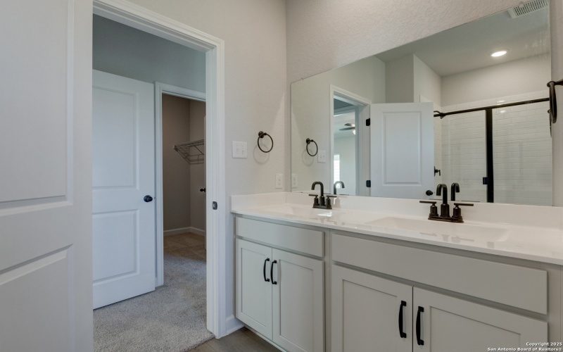 137 Beveridge, Seguin, TX 78155, 4 Habitaciones Habitaciones , ,2 BañosBaños,Residential,En Venta,137 Beveridge,0,1888299