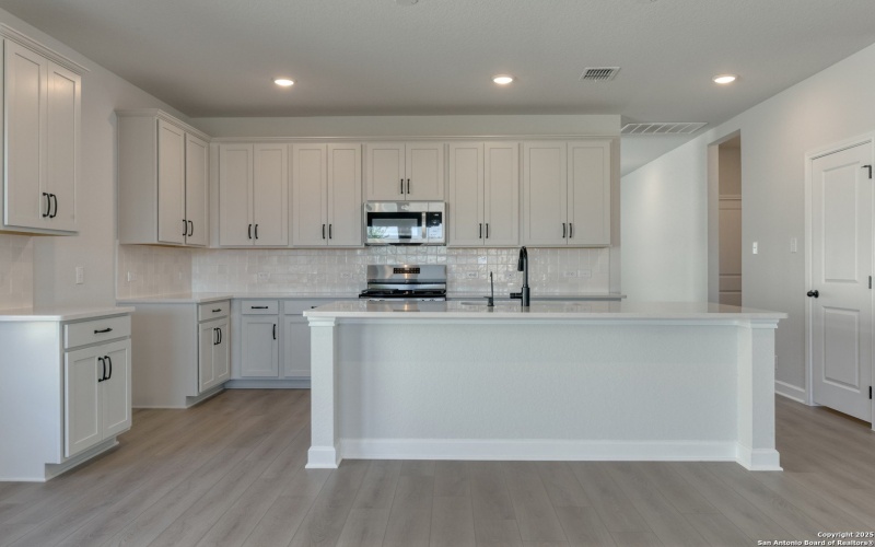 137 Beveridge, Seguin, TX 78155, 4 Habitaciones Habitaciones , ,2 BañosBaños,Residential,En Venta,137 Beveridge,0,1888299