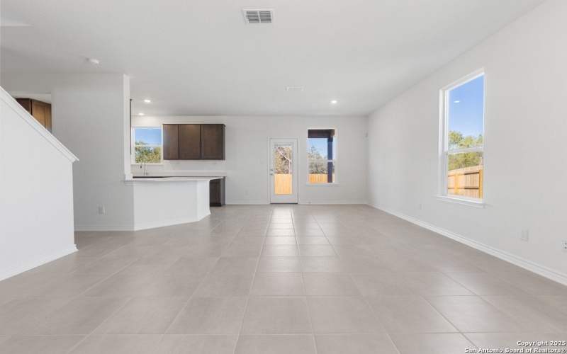 807 Bull Boat Lane, San Antonio, TX 78221, 3 Habitaciones Habitaciones , ,2 BañosBaños,Residential,En Venta,807 Bull Boat Lane,0,1888591