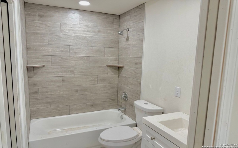 709 Burr Oak, Canyon Lake, TX 78133, 2 Bedrooms Bedrooms, ,2 BathroomsBathrooms,Residential,For Sale,709 Burr Oak,0,1889219