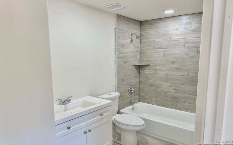 709 Burr Oak, Canyon Lake, TX 78133, 2 Bedrooms Bedrooms, ,2 BathroomsBathrooms,Residential,For Sale,709 Burr Oak,0,1889219