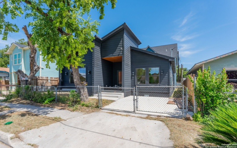 1515 Lamar, San Antonio, TX 78202, 3 Bedrooms Bedrooms, ,3 BathroomsBathrooms,Residential,For Sale,1515 Lamar,0,1889586