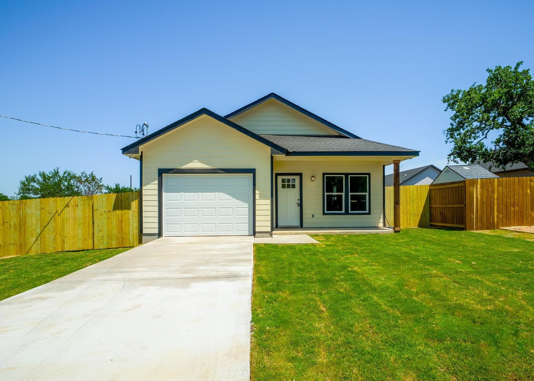 307 Cedarhill, Granite Shoals, TX 78654, 3 Bedrooms Bedrooms, ,2 BathroomsBathrooms,Residential,For Sale,307 Cedarhill,171809