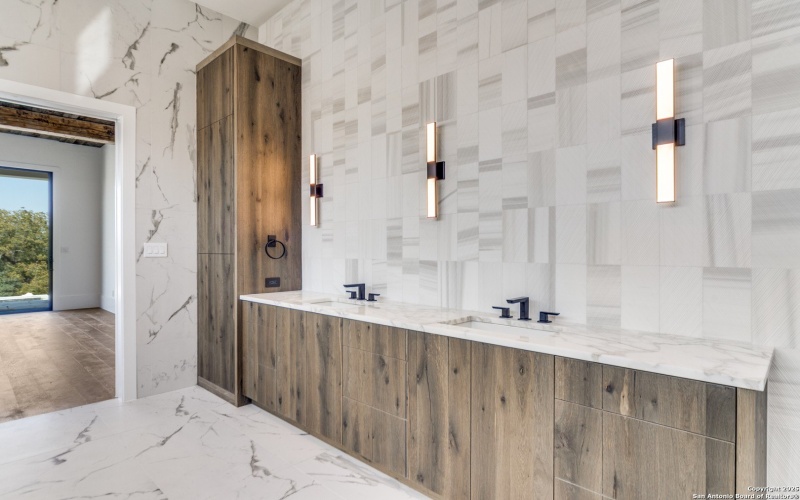 3672 Clubs Dr, Boerne, TX 78006, 4 Bedrooms Bedrooms, ,5 BathroomsBathrooms,Residential,For Sale,3672 Clubs Dr,0,1882757