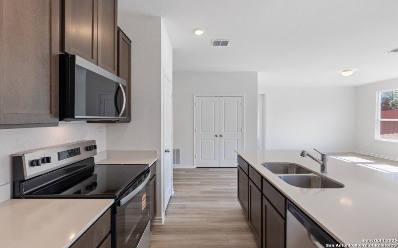 15414 ELECTRA CIR, San Antonio, TX 78245, 3 Bedrooms Bedrooms, ,2 BathroomsBathrooms,Residential,For Sale,15414 ELECTRA CIR,0,1891722