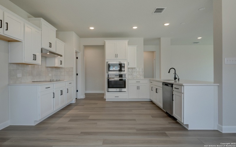 155 Mallorys Way, Castroville, TX 78009, 4 Habitaciones Habitaciones , ,3 BañosBaños,Residential,En Venta,155 Mallorys Way,0,1884228