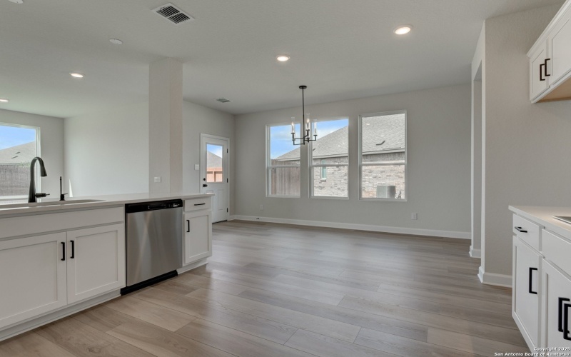 155 Mallorys Way, Castroville, TX 78009, 4 Habitaciones Habitaciones , ,3 BañosBaños,Residential,En Venta,155 Mallorys Way,0,1884228