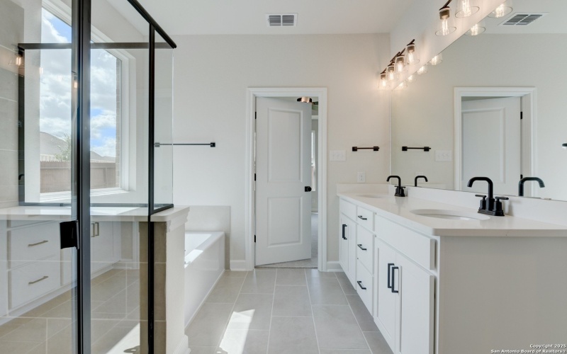 155 Mallorys Way, Castroville, TX 78009, 4 Habitaciones Habitaciones , ,3 BañosBaños,Residential,En Venta,155 Mallorys Way,0,1884228