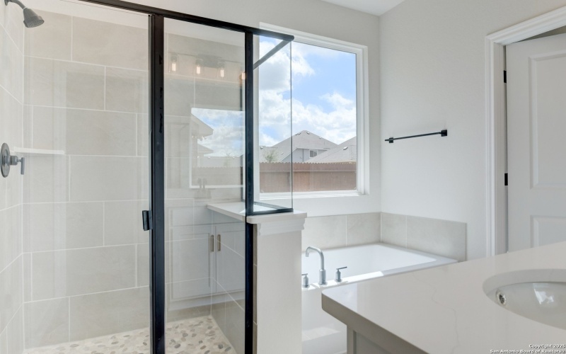 155 Mallorys Way, Castroville, TX 78009, 4 Habitaciones Habitaciones , ,3 BañosBaños,Residential,En Venta,155 Mallorys Way,0,1884228