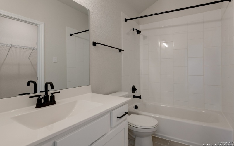 155 Mallorys Way, Castroville, TX 78009, 4 Habitaciones Habitaciones , ,3 BañosBaños,Residential,En Venta,155 Mallorys Way,0,1884228