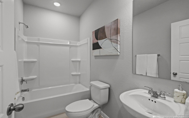 285 W Quill Dr Building 6, San Antonio, TX 78228, 5 Bedrooms Bedrooms, ,3 BathroomsBathrooms,Residential,For Sale,285 W Quill Dr Building 6,0,1884855